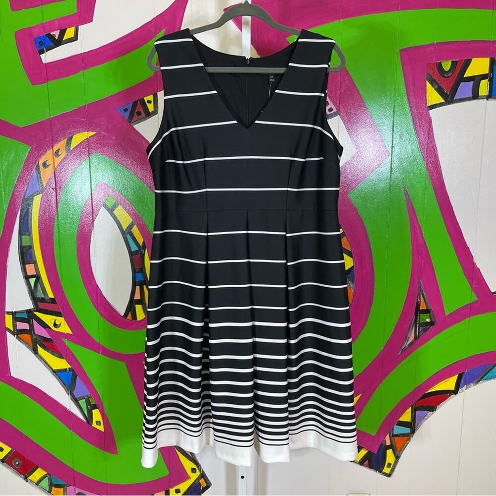 NWT Lane Bryant, Sleeveless Dress, Stripes. Size 14W. Black and White